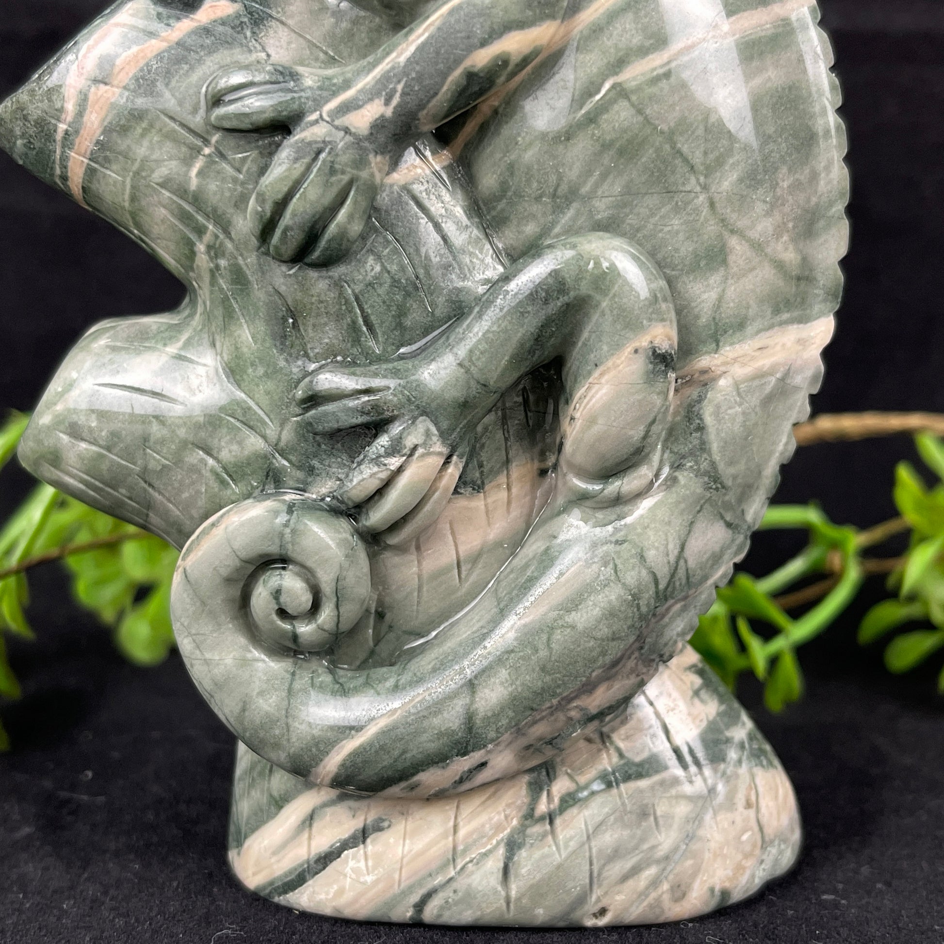 5‘’ Jiulong Jade Hand Carved Crystal Lizard Statue Decoration Crystallumi