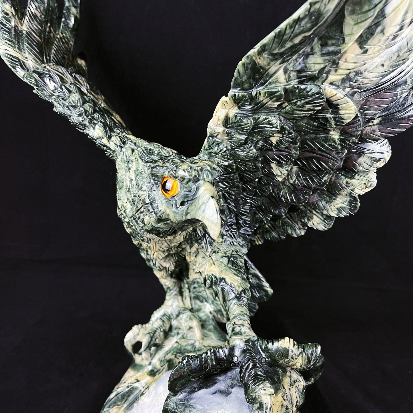 Amazing 16.4'' Jiulong Jade Hand Carved Crystal Eagle Sculpture Collection Animal Figurines Crystal Healing Decor Crystallumi